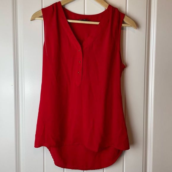 Express Tops - Express sleeveless V-neck top￼ (0093)